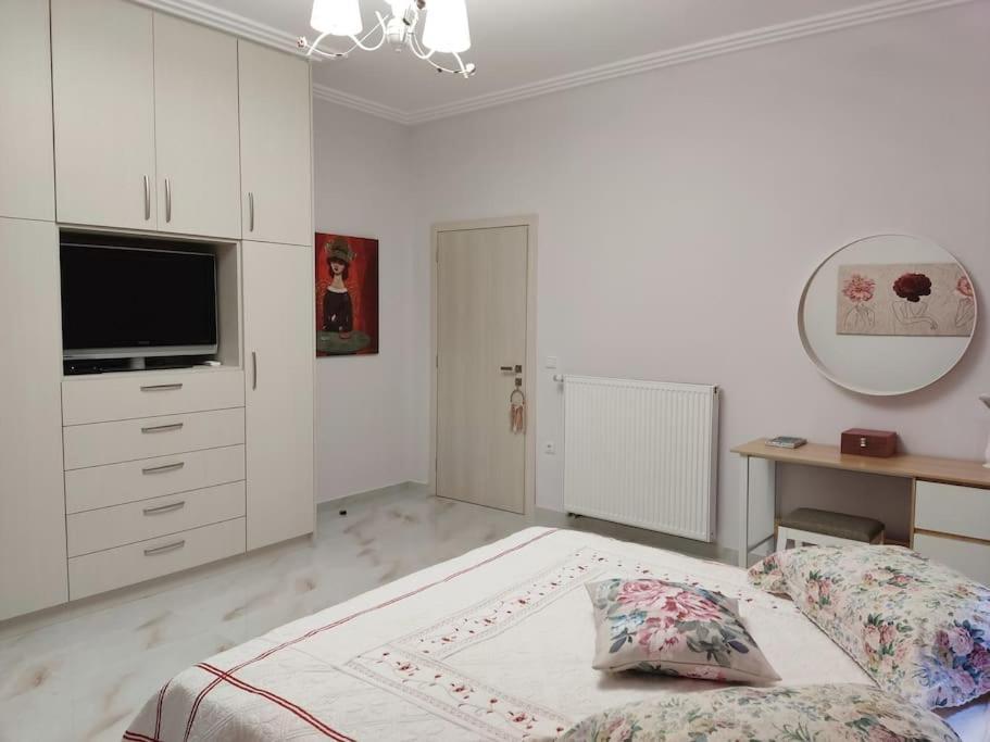Ebony And Ivory Suites Drosia (Central Greece) Exterior photo