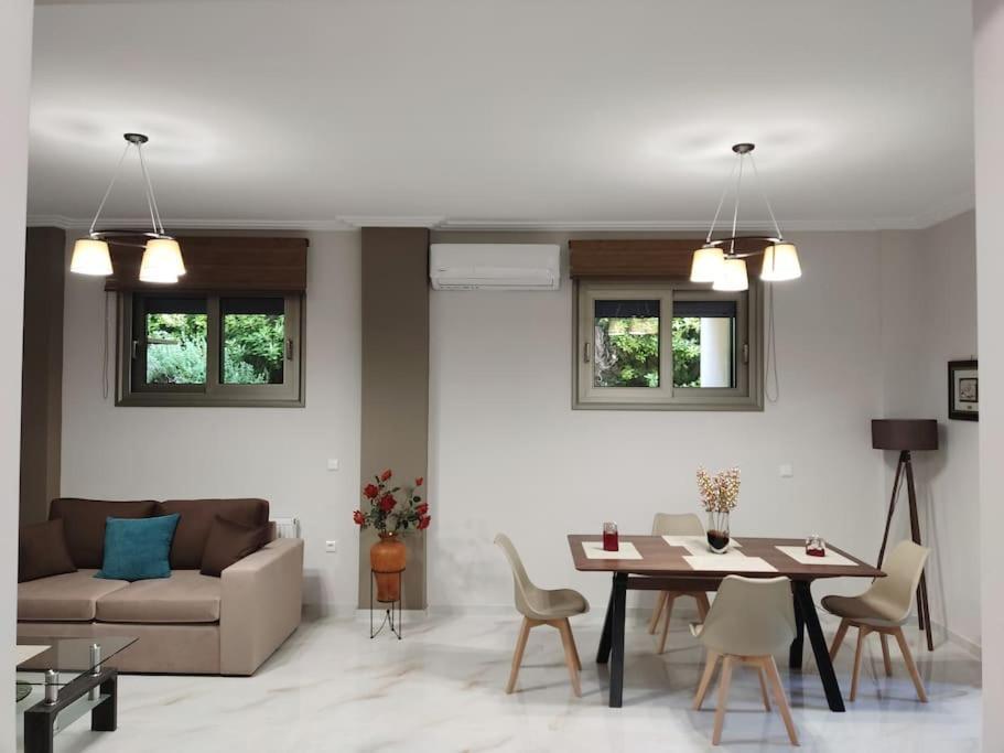 Ebony And Ivory Suites Drosia (Central Greece) Exterior photo